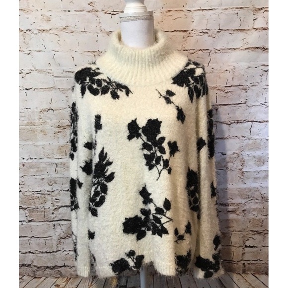 ⚡️Vince Camuto Sweater - Picture 2 of 7